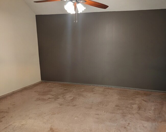 Building Photo - 35 Violetwood Cir