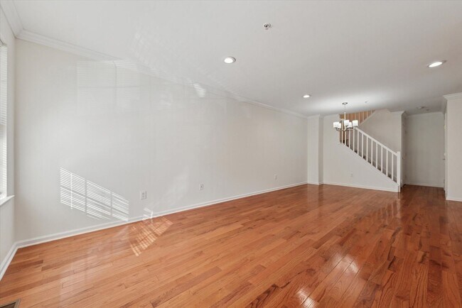 Building Photo - Beautiful 2BR/2.5BA Townhome in Byers Stat...