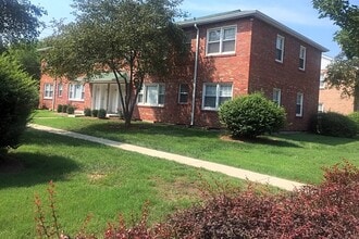 Building Photo - Huntley Ridge East