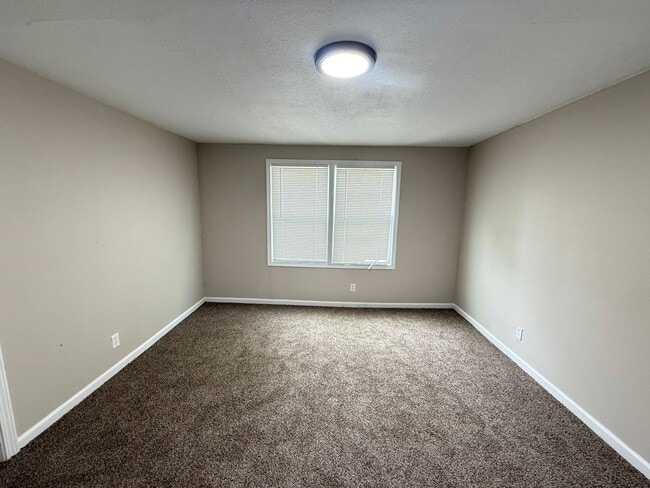 Building Photo - Renovated 4-Bedroom Home – We Welcome Sect...