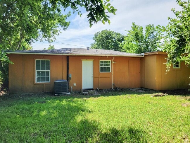 Building Photo - 206 Hemphill St