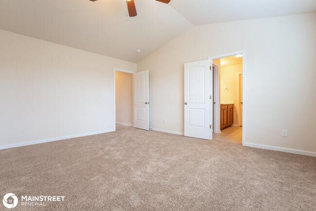 Building Photo - 2517 Queen Bee Drive, Columbia, TN 38401