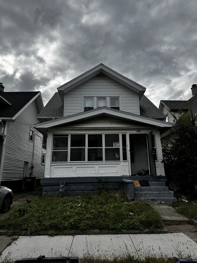 Primary Photo - 2225 Academy Ave