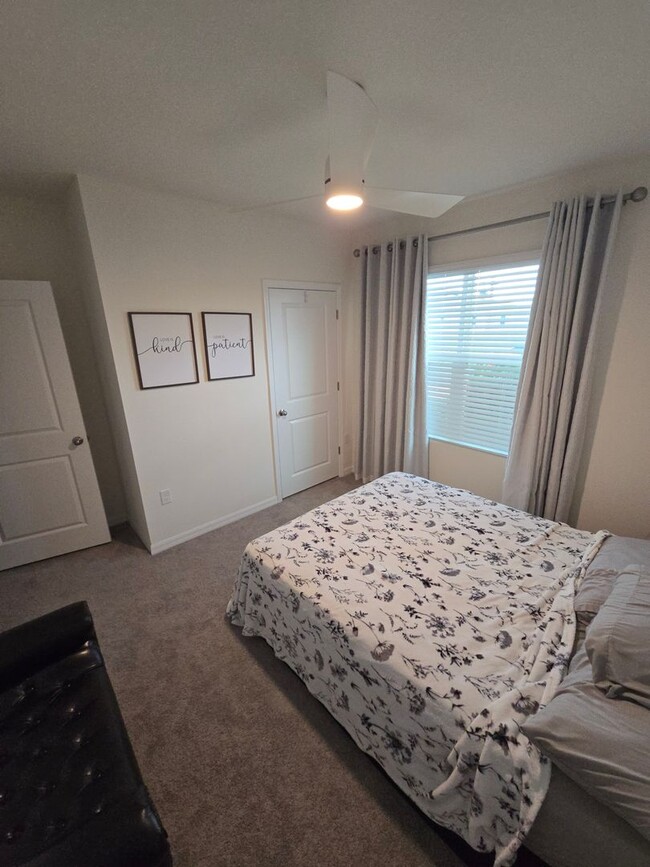 Building Photo - New 4/2 Home In Great Community