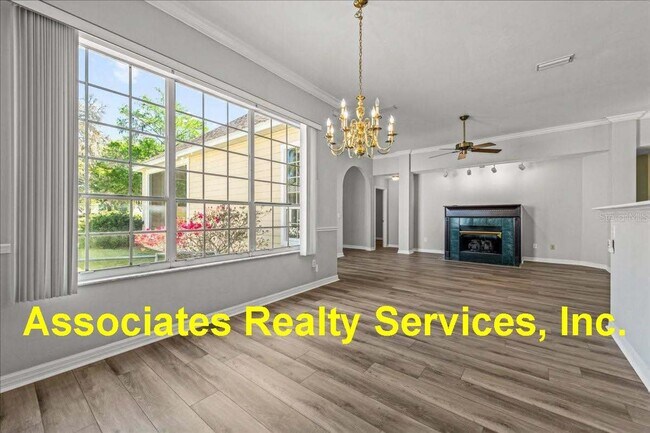 Building Photo - Turkey Creek-Three Bedroom - Two Bath 1560 sf