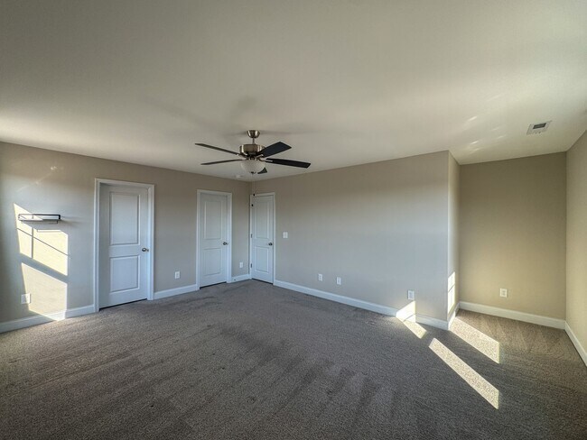 Building Photo - Beautiful 4 Bed 3 Bath Home with Easy Access to I-295