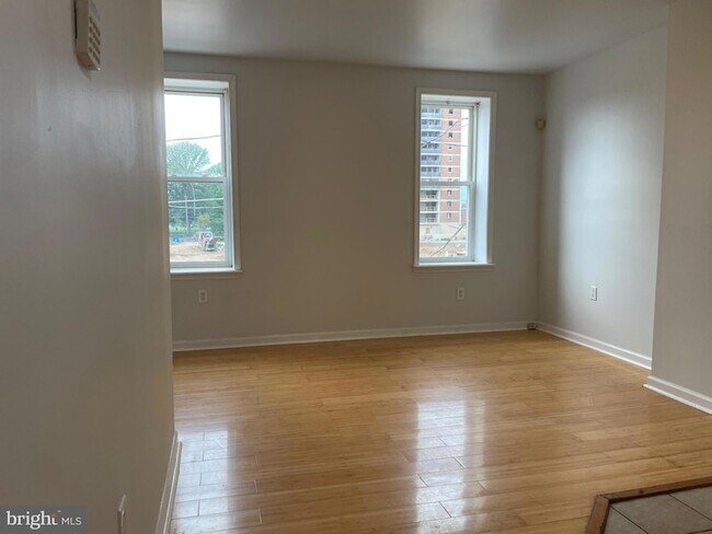 Building Photo - 2427 N 10th St