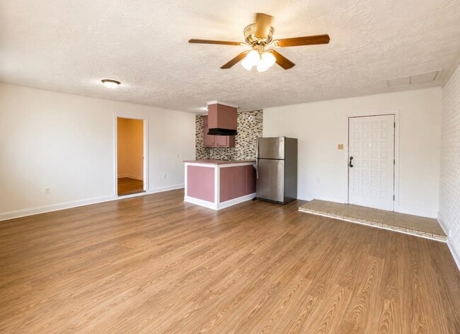 Building Photo - 5526 Stonewall St