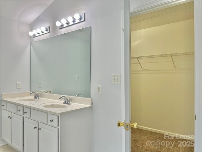 Building Photo - 5717 Lindley Crescent Dr