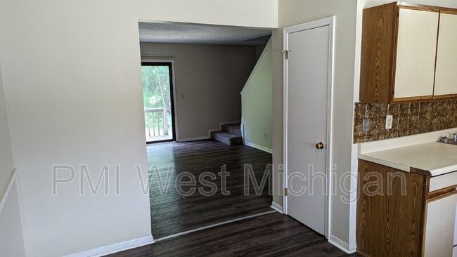 Building Photo - 6071 In the Pines Dr SE