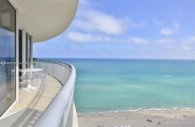 Building Photo - 17375 Collins Ave