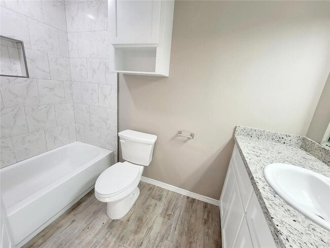 Building Photo - 1420 Alta Vista Dr