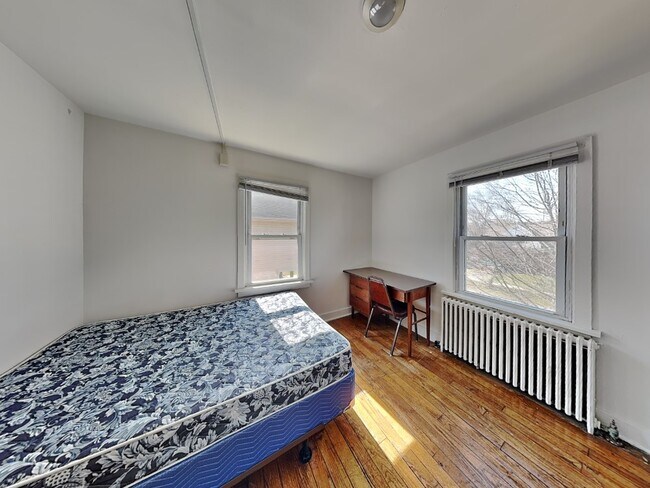Building Photo - 33 E Chalmers St