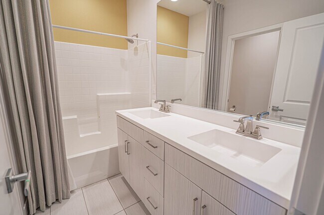 Building Photo - West Creek 3 Bedroom Condo for Rent in Val...