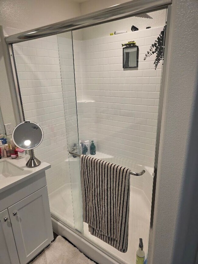 Building Photo - Gorgeous new townhome in West Murrieta wit...