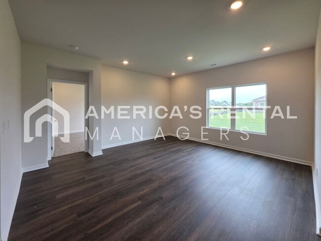 Building Photo - 107 Samuel Nash Dr