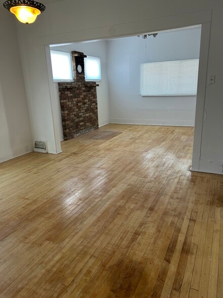 Building Photo - 800 6th Ave N