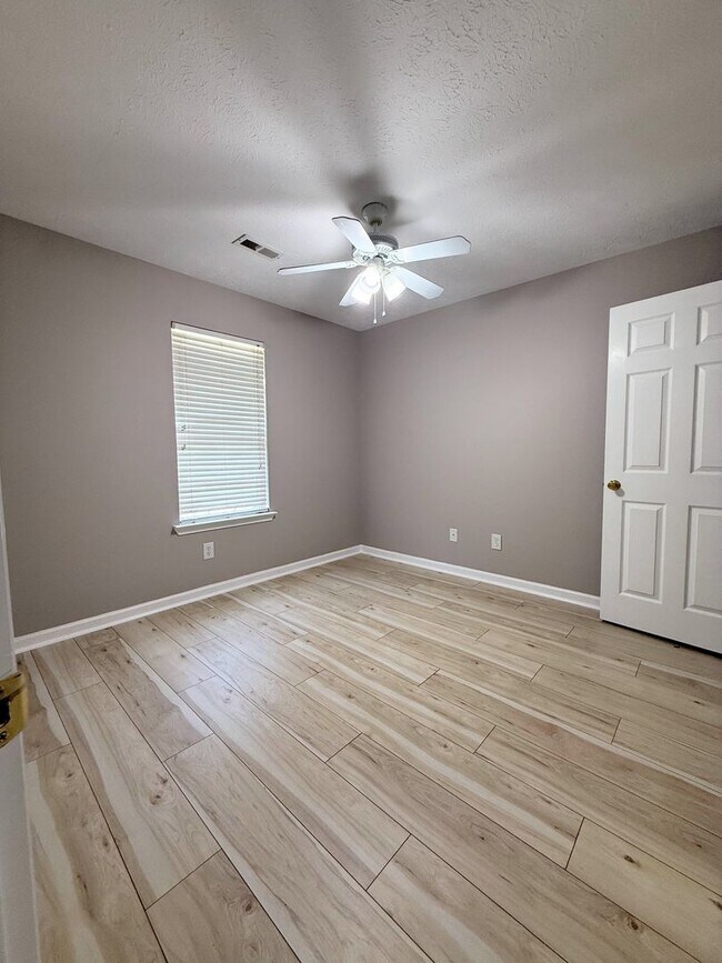 Building Photo - In Carrollton City Limits!!!