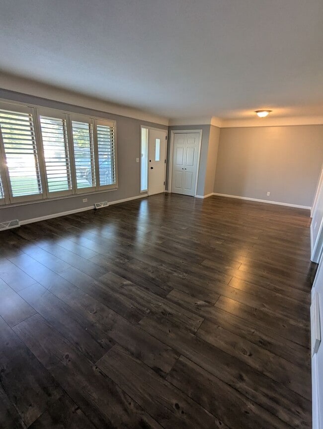 Building Photo - Charming & Spacious Home in the Heart of R...