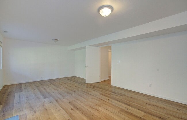 Building Photo - Spacious 4bd 2.5ba Home - Avail. Now!