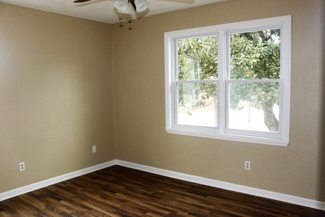 Building Photo - 1600 Mazor Dr