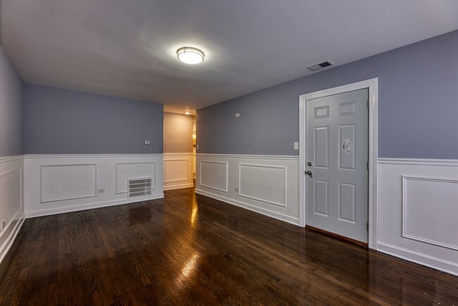 Building Photo - 7835 S Essex Ave