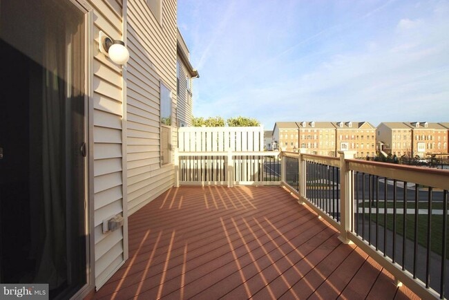 Building Photo - 43125 Shore Square