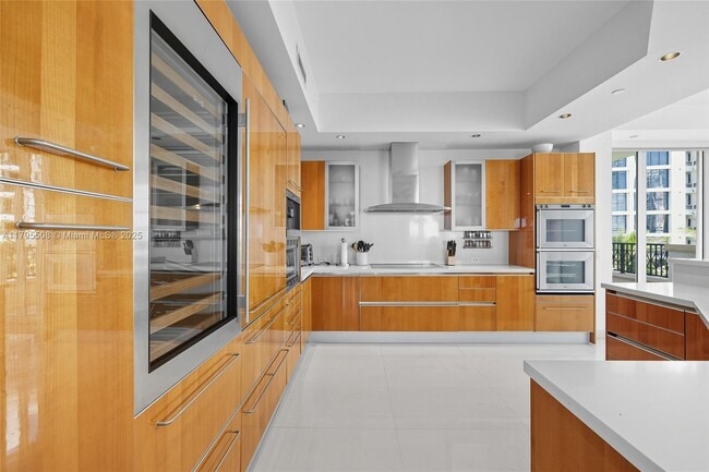 Building Photo - 7141 Fisher Island Dr