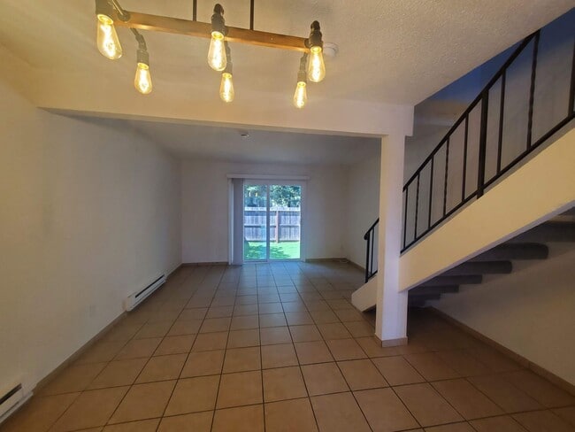Building Photo - 928 Civic Center Dr