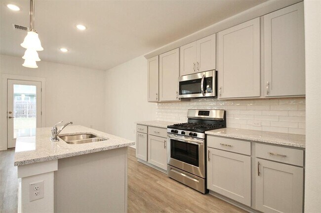 Building Photo - 15236 Sweet Mimosa Dr
