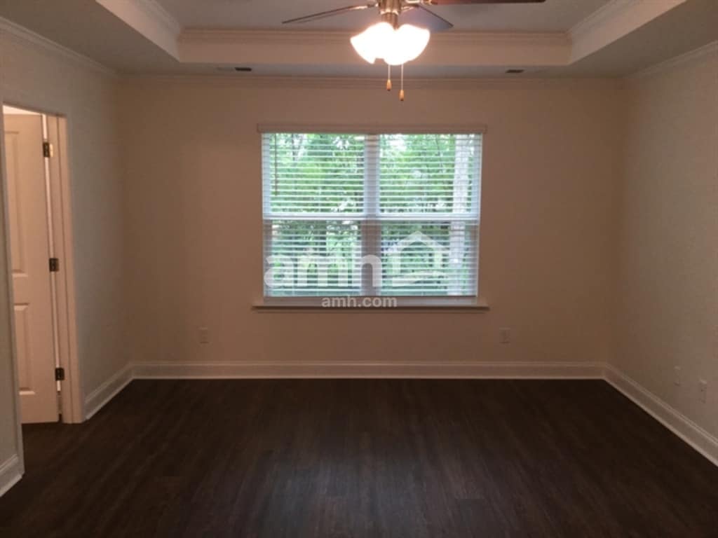 Building Photo - 218 Swan Dr
