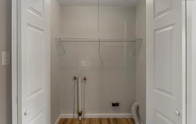 Building Photo - 1902 Meadow Dr