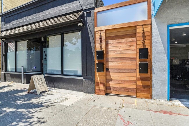 Building Photo - 1217 Park St