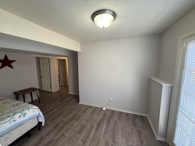 Building Photo - 207 Wheaton Ct