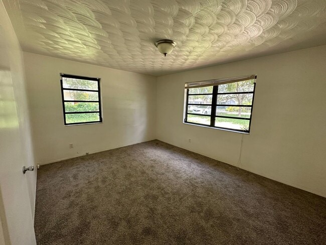 Building Photo - Spacious 2BR 2BA Home w/ Laundry on site + Driveway Parking + Patio & Yard in Miami