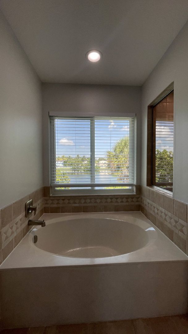 Building Photo - 4857 Victoria Cir