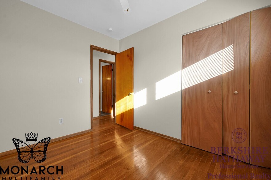 Building Photo - 995 Wiltshire Rd