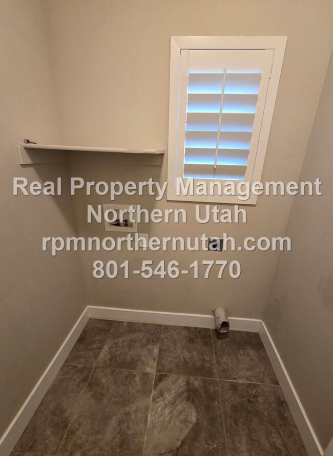 Building Photo - 3 Bedroom Clearfield Home Now Available!