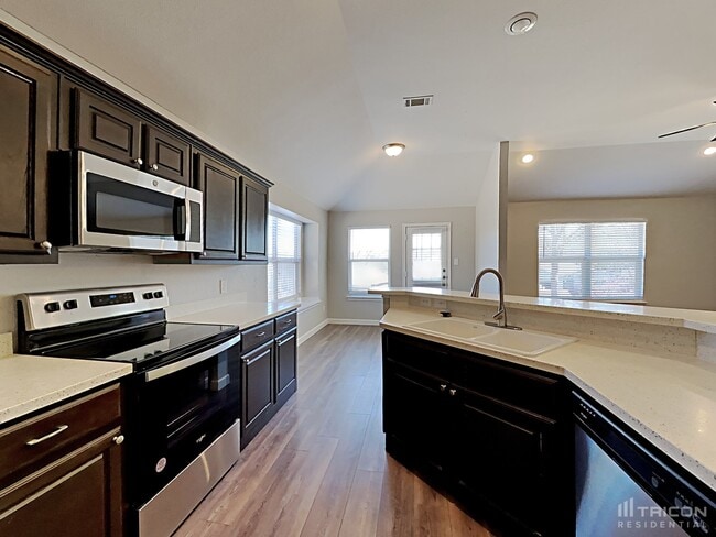 Building Photo - 710 Green Acres Ln