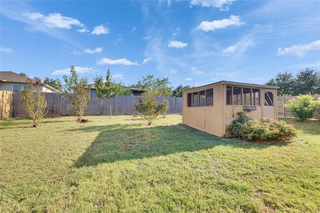 Building Photo - 600 Lakemont Dr