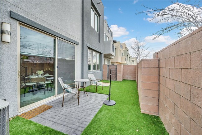 Building Photo - Experience True Luxury Living In The Heart Of Summerlin