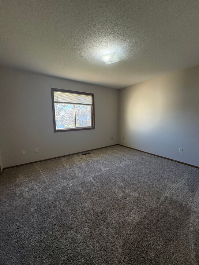 Building Photo - 3 BED | 2 BATH | SPLIT-FOYER HOME | RAPID VALLEY