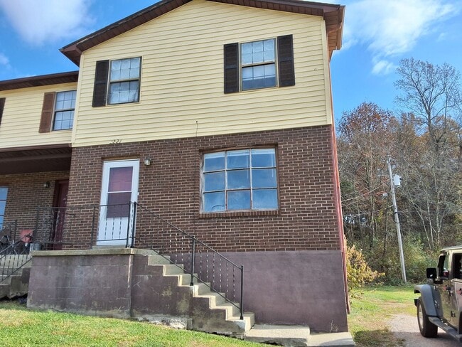 Primary Photo - 1221 Clear Ridge Ln