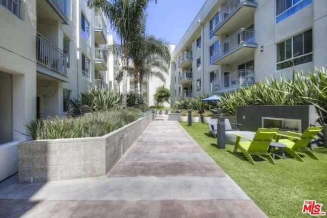 Building Photo - 12655 Bluff Creek Dr