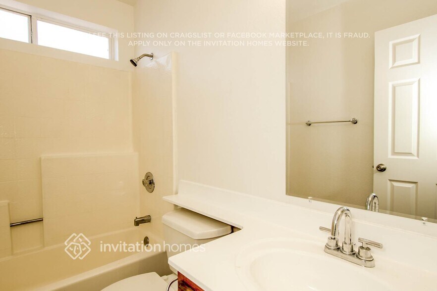 Building Photo - 8714 W Lawrence Ln