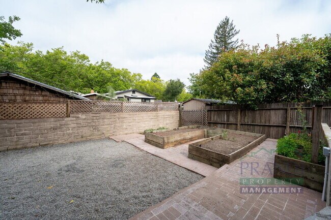Building Photo - 40 Pleasant Ln