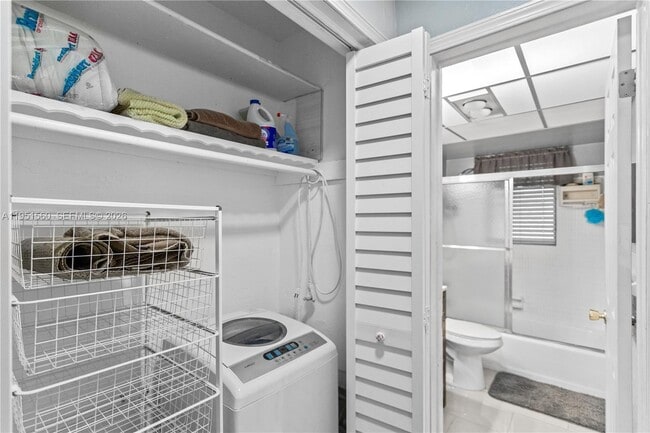 Building Photo - 2200 Diana Dr