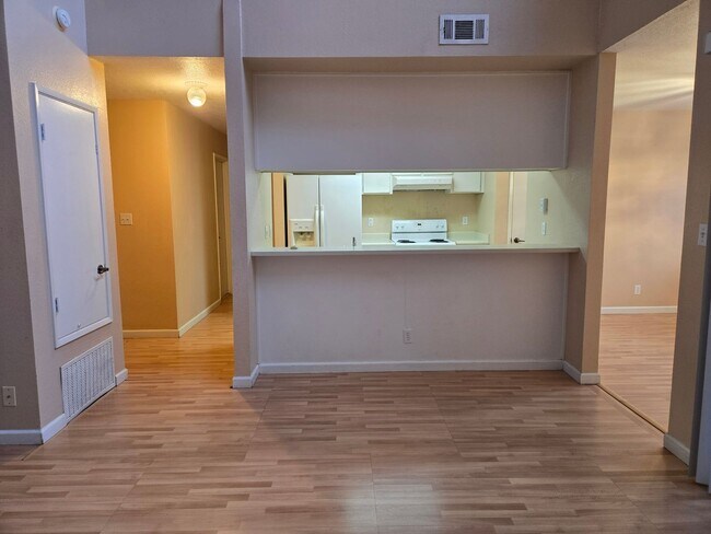 Building Photo - 2950 Niagra #262 - Turlock Condo