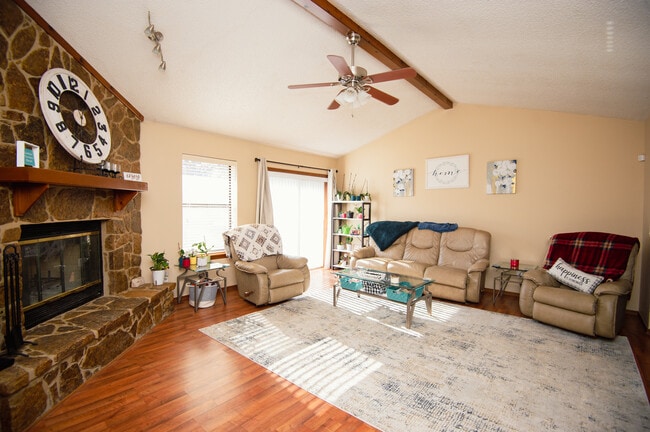 Building Photo - 4901 N Rogers Dr