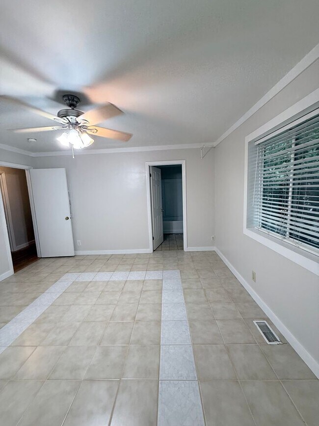 Building Photo - Three Bedroom Home in the Heart of Port Royal